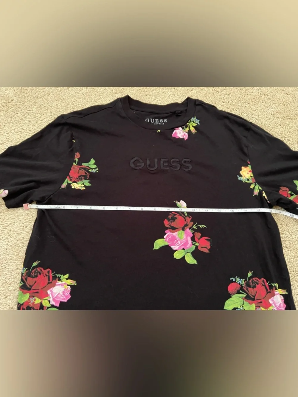 GUESS Floral Short Sleeve Shirt Men's Medium Black Crew Neck Logo Los Angeles - Picture 2 of 5
